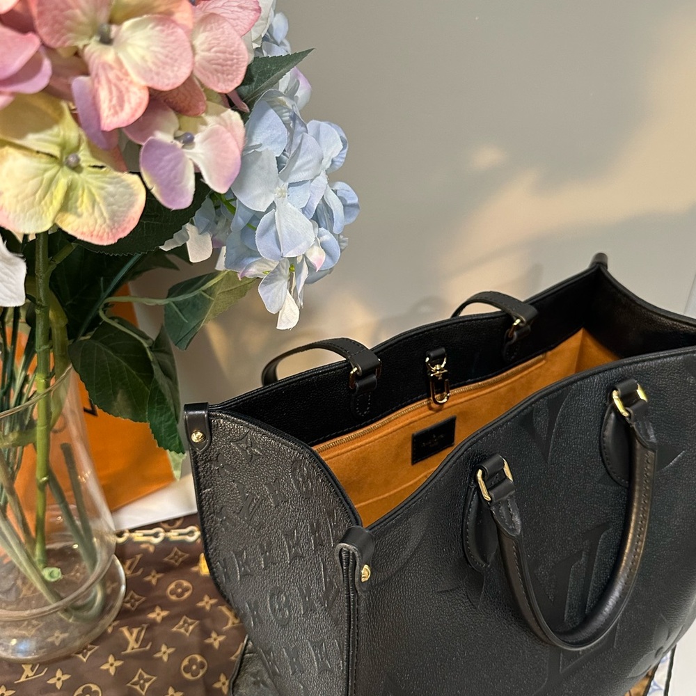 Louis Vuitton On the Go OTG MM Emp Noir in Excellent Condition